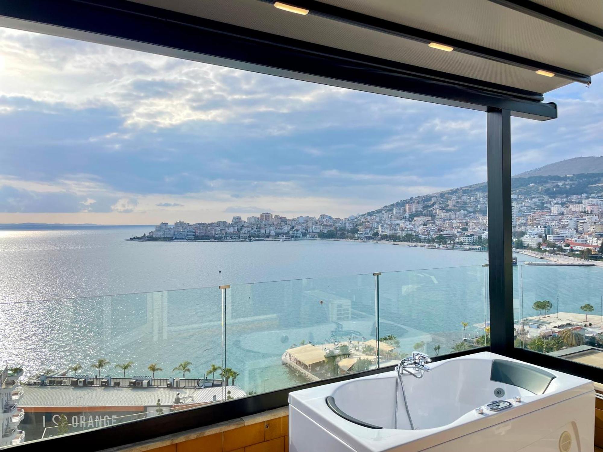 Appartamento Seaview Golden Penthouse Sarandë Esterno foto
